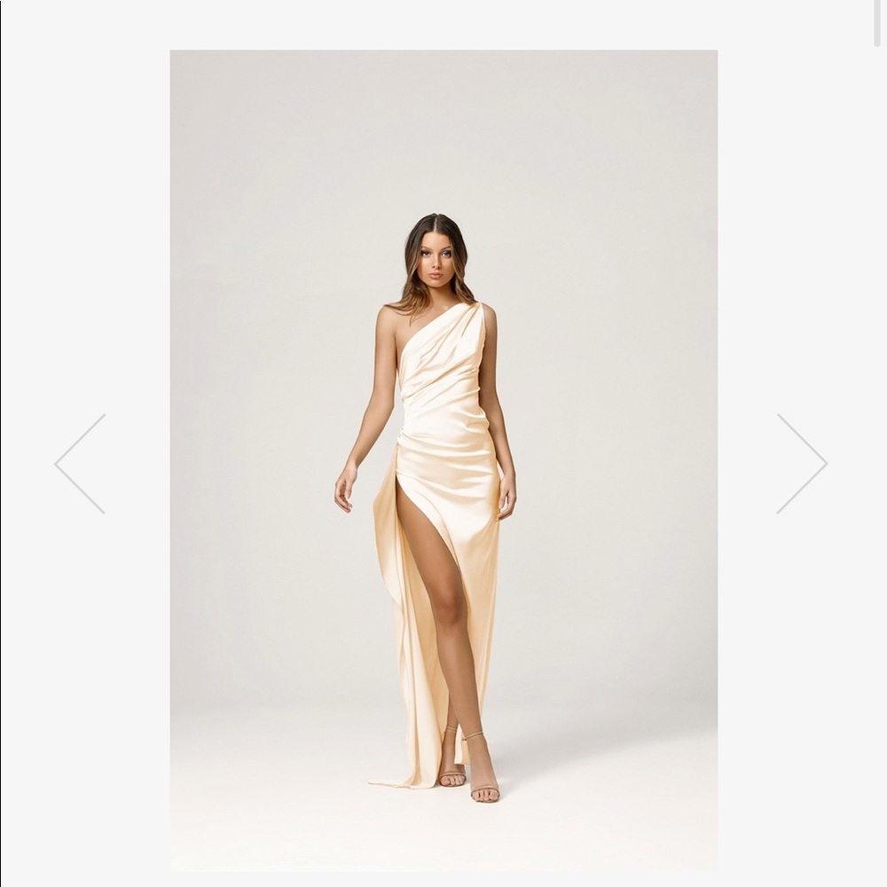 BRAND NEW NEVER WORE, Bought for prom this year.